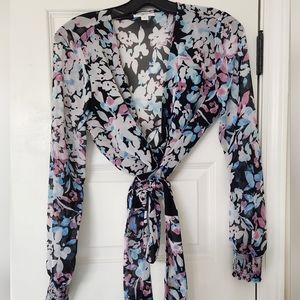 BARIII Floral Wrap blous. Lined in front. Beautiful!! Long Sleeve w/elastic band